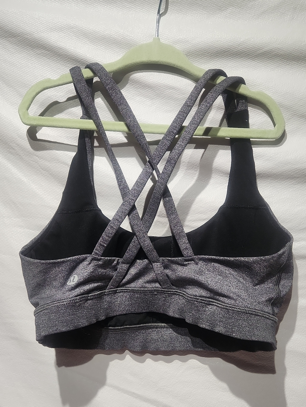 134. Lululemon energy bra sz 6